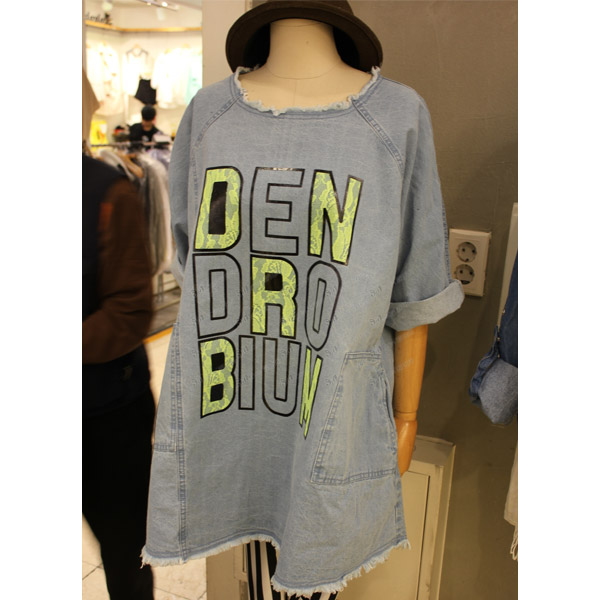 W14012鐳射車貼花連衣裙 W14012鐳射車貼花連衣裙