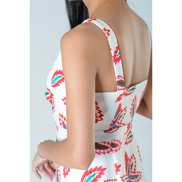 SY018撞羽毛吊帶連衣裙細節(jié)圖 SY018撞羽毛吊帶連衣裙細節(jié)圖